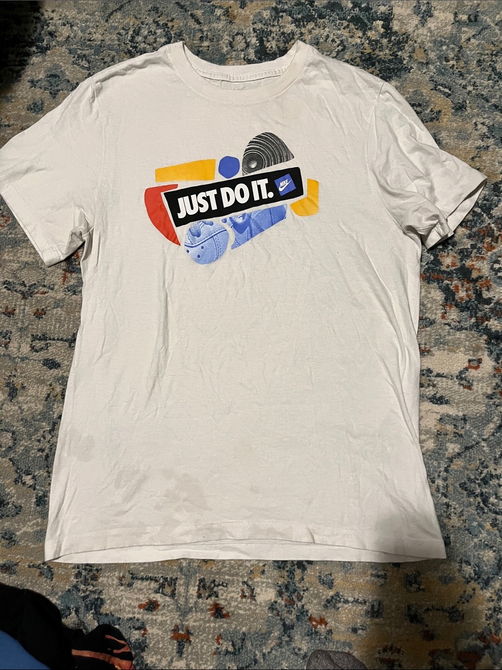 Nike Men’s White "Just Do It." Graphic T-Shirt